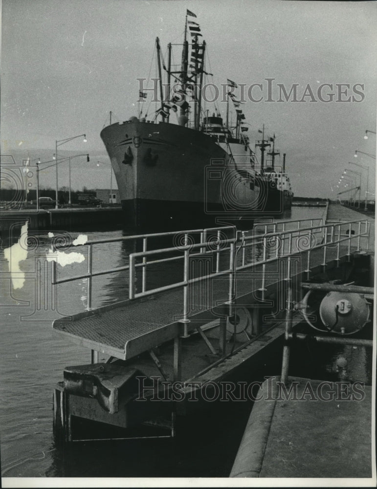 Load image into Gallery viewer, 1959 Press Photo Fjell Oranje line Luksefjell ship, St.ÃƒÆ’Ã¢â‚¬Å¡ÃƒEšÃ‚Â Lawrence Seaway
