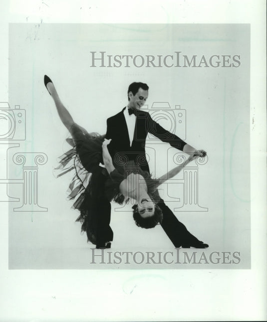1984 Press Photo William Whitener and Jennifer Way perform "Sinatra Songs"- Historic Images
