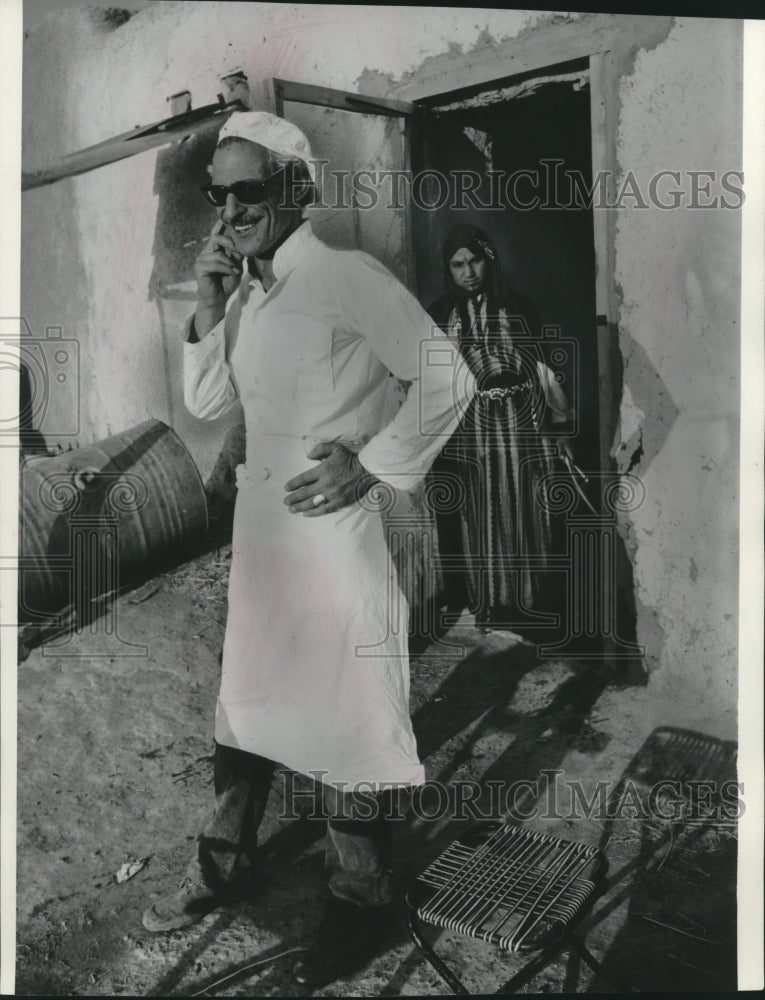 1974 Press Photo Archaeologists with natives at the Tell Hadidi site in Syria- Historic Images