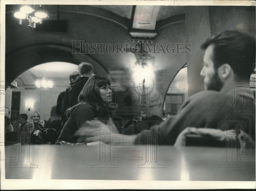 1965 Press Photo University of Wisconsin-Madison students at Memorial Union- Historic Images