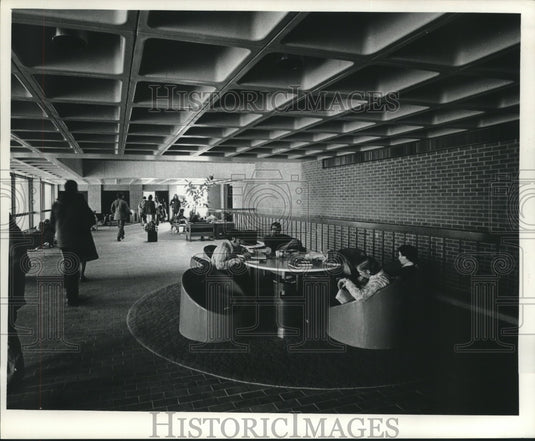1972 Press Photo Students in Greenquist Hall, University of Wisconsin-Parkside