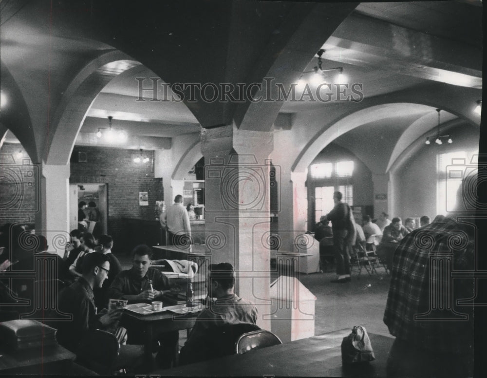 1960 Press Photo Students, Racine student union building UW-Parkside, Wisconsin- Historic Images