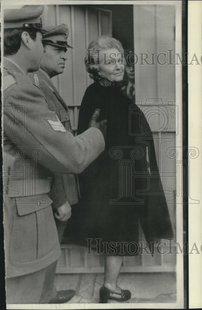 Load image into Gallery viewer, 1972 Press Photo Anneliese Walter-Wegner Enters Gaetna Prison to Marry Kappler
