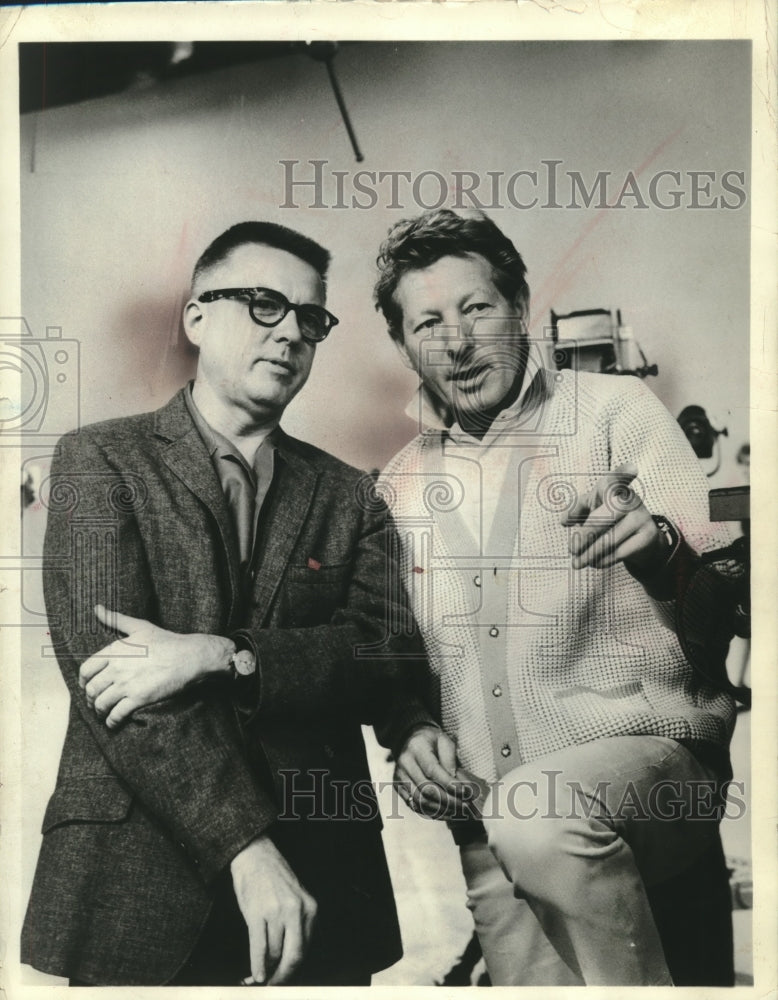 1964 Press Photo Danny Kaye Suggests Change in Show to Producer Perry Lafferty- Historic Images