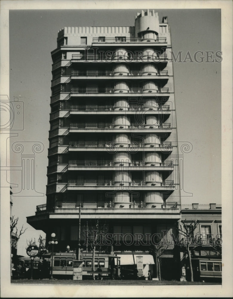 1940 Press Photo Functional Apartment Dwelling in Populated Montevideo, Uruguay