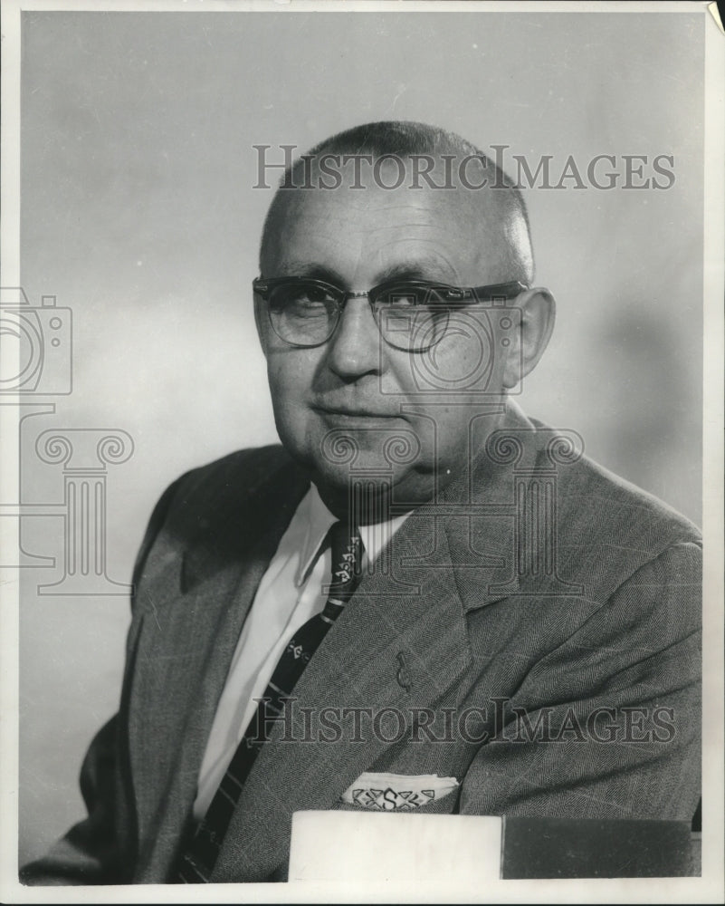 1966 Press Photo Gilbert Schroeder Milwaukee Journal Employee- Historic Images