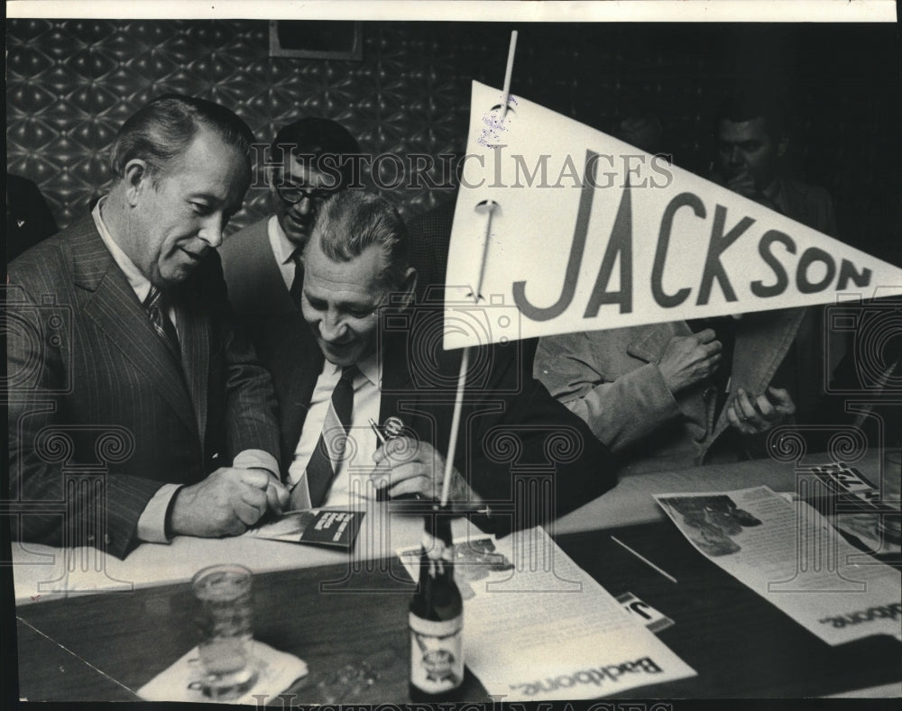 1972 Press Photo Henry Jackson signs autograph for Al Hansen, Wisconsin- Historic Images