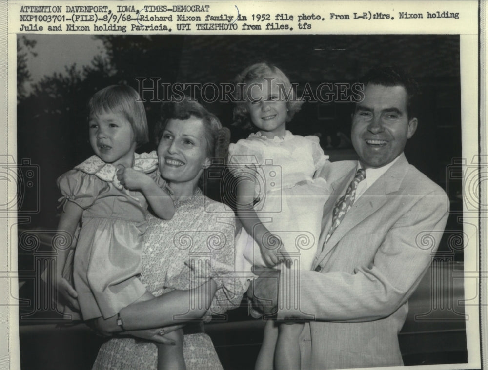 1952 Press Photo Sen. Richard Nixon with his wife and two youg daughters- Historic Images