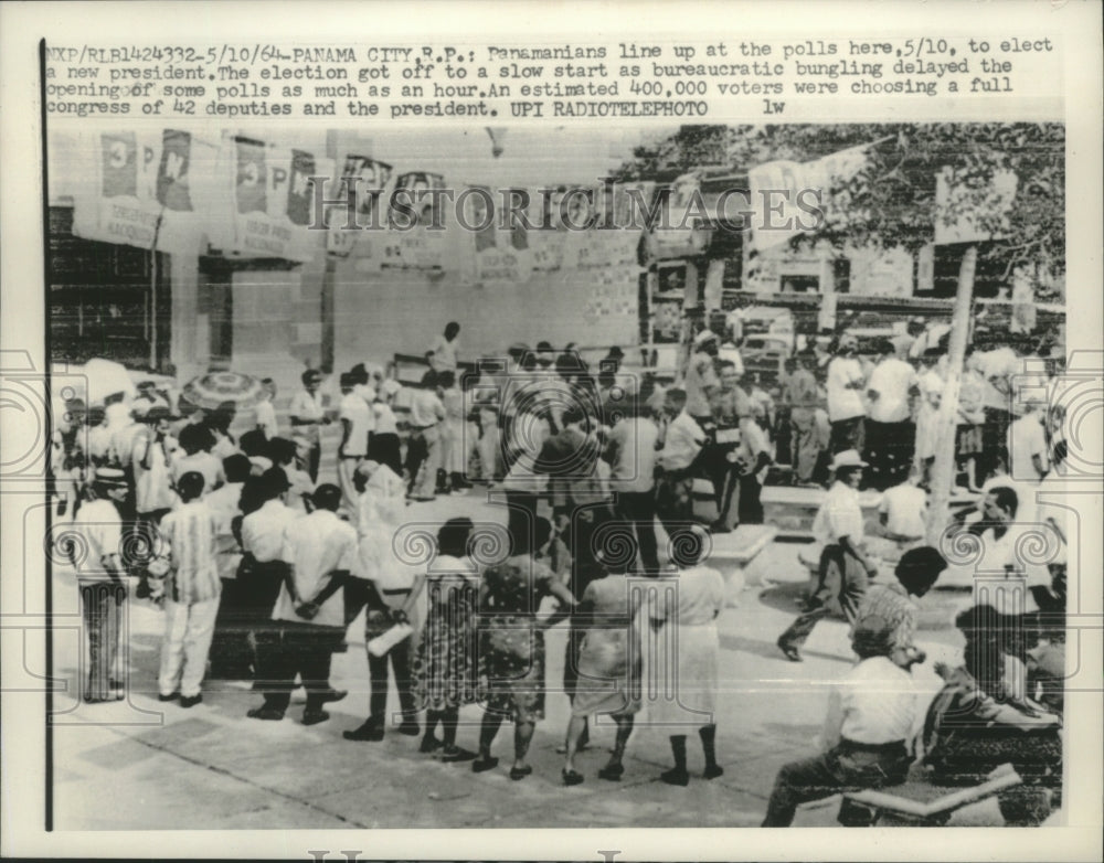 1964 Press Photo Panamanians Line Up At Polls To Elect President in Panama