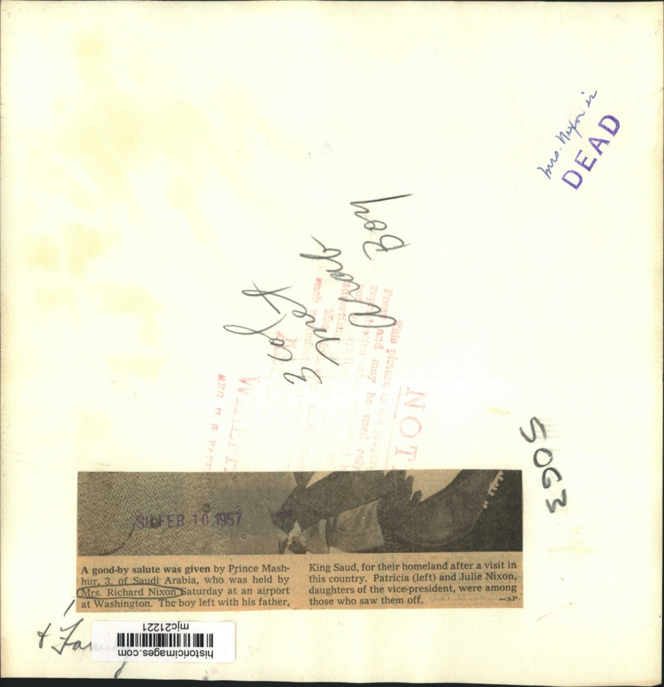 1957 Press Photo Send off of Prince Mashhur by Mrs. Nixon, daughters, Washington