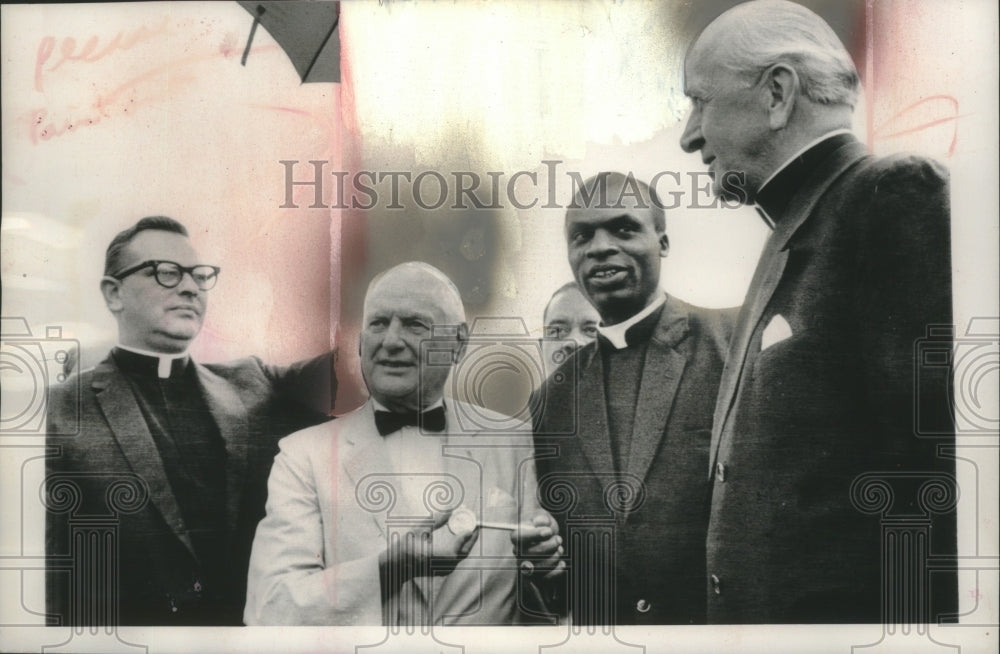 1968 Press Photo Bishop Laurian Cardinal Rugambwa and others in Indianapolis