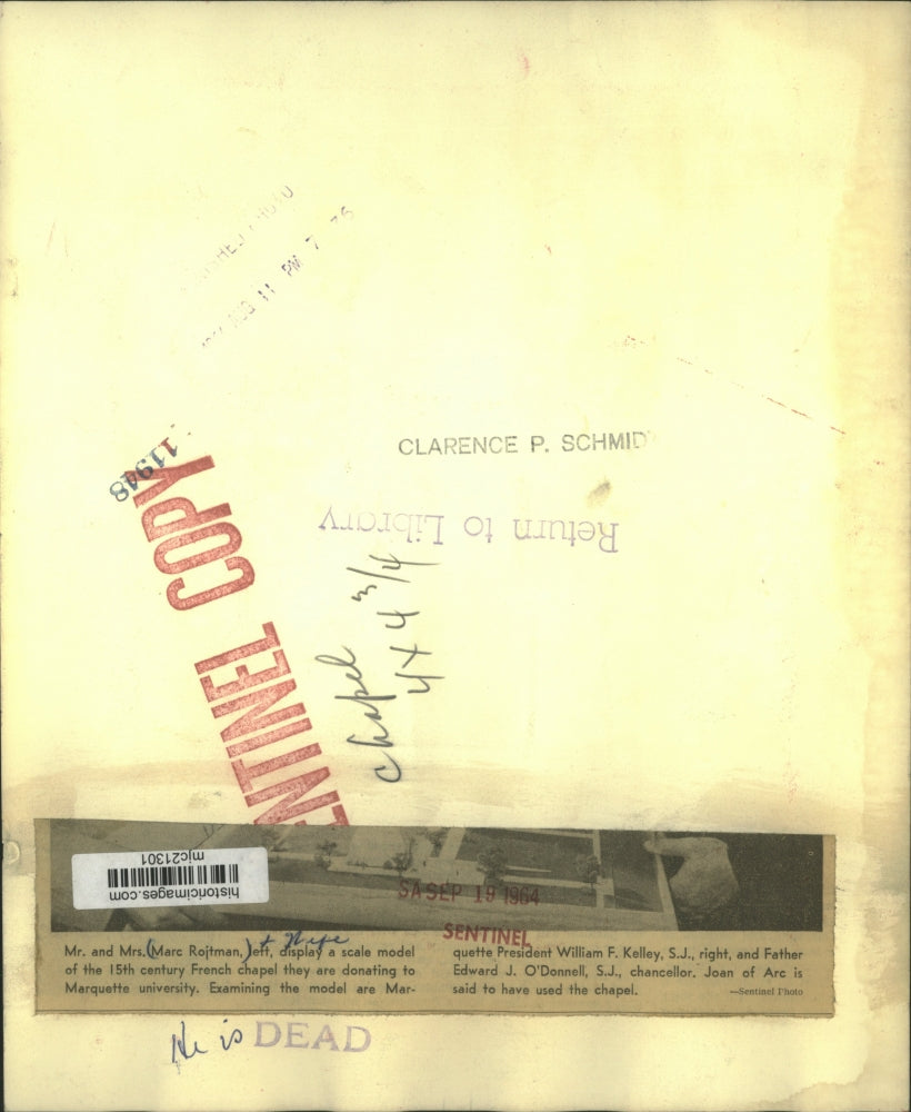 1964 Press Photo Mr. & Mrs. Marc Rojtman donate a model to Marquette University