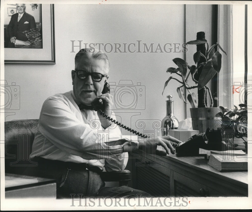 1959 Press Photo Elmer Schroeder, Journal employee, Milwaukee- Historic Images