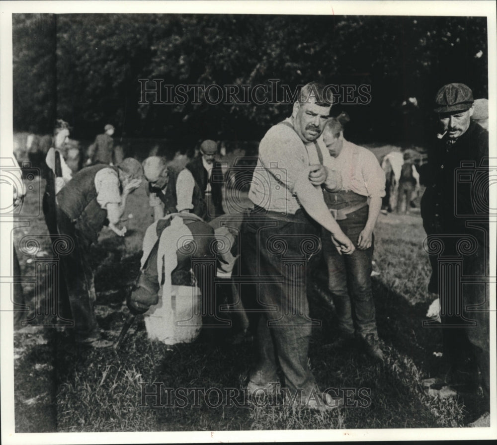 1906 Press Photo Chap from England photographed in 1906 - mjc21510