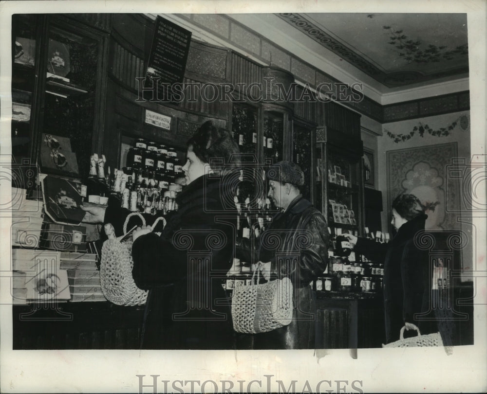 1955 Press Photo Customers Pick Out Items At Food Shop Number 44 in Russia