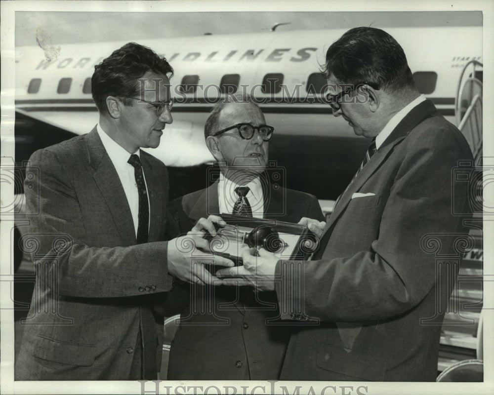 1956 Press Photo Eduard Hess with Robert Le Fevre and John Graf in Washington- Historic Images