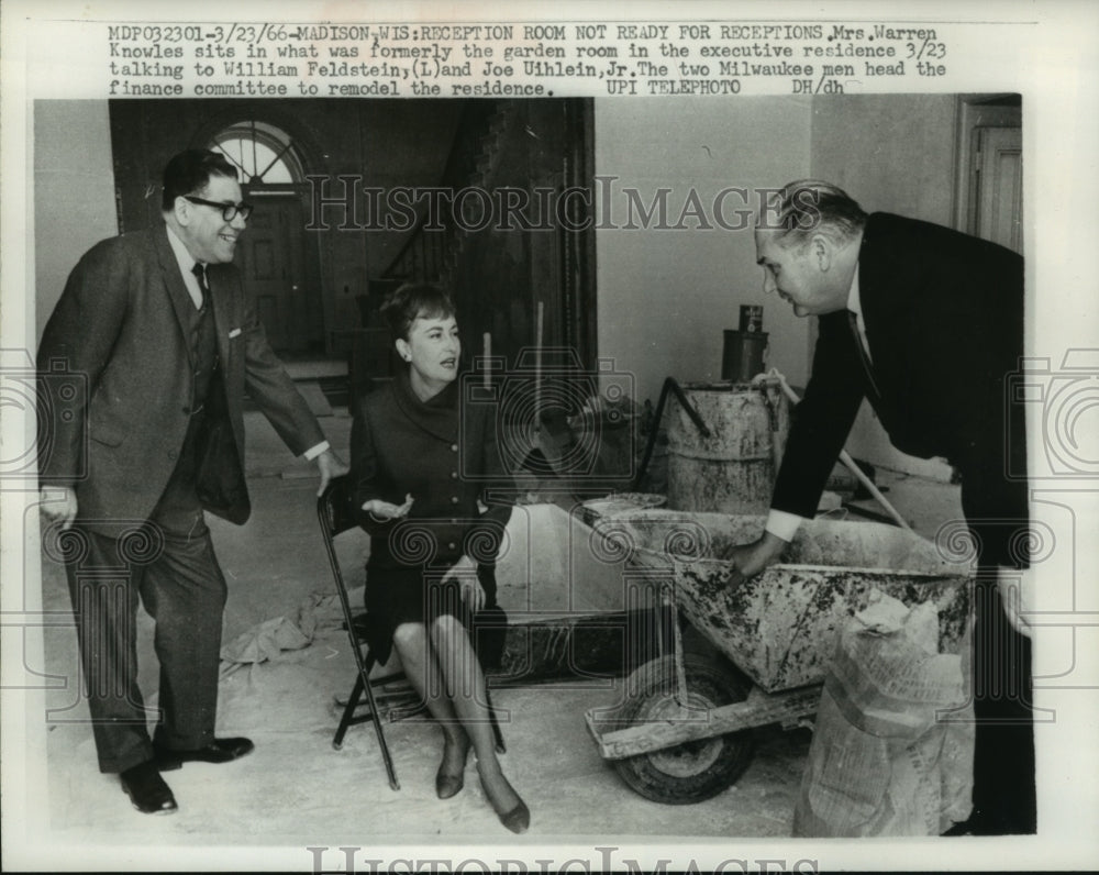 1966 Press Photo Mrs. Warren Knowles and others executive residence Madison- Historic Images