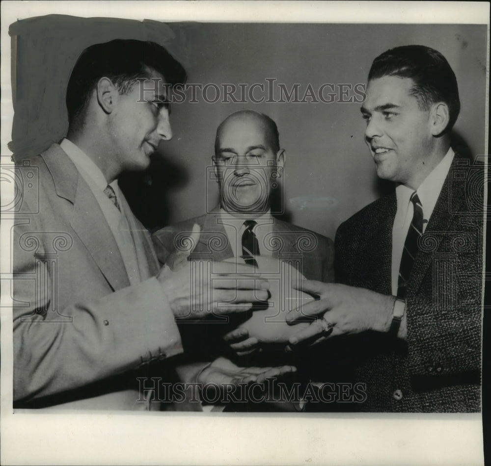 1956 Press Photo Otto Graham, Vito Parilli, and Coach Paul Brown of Green Bay- Historic Images