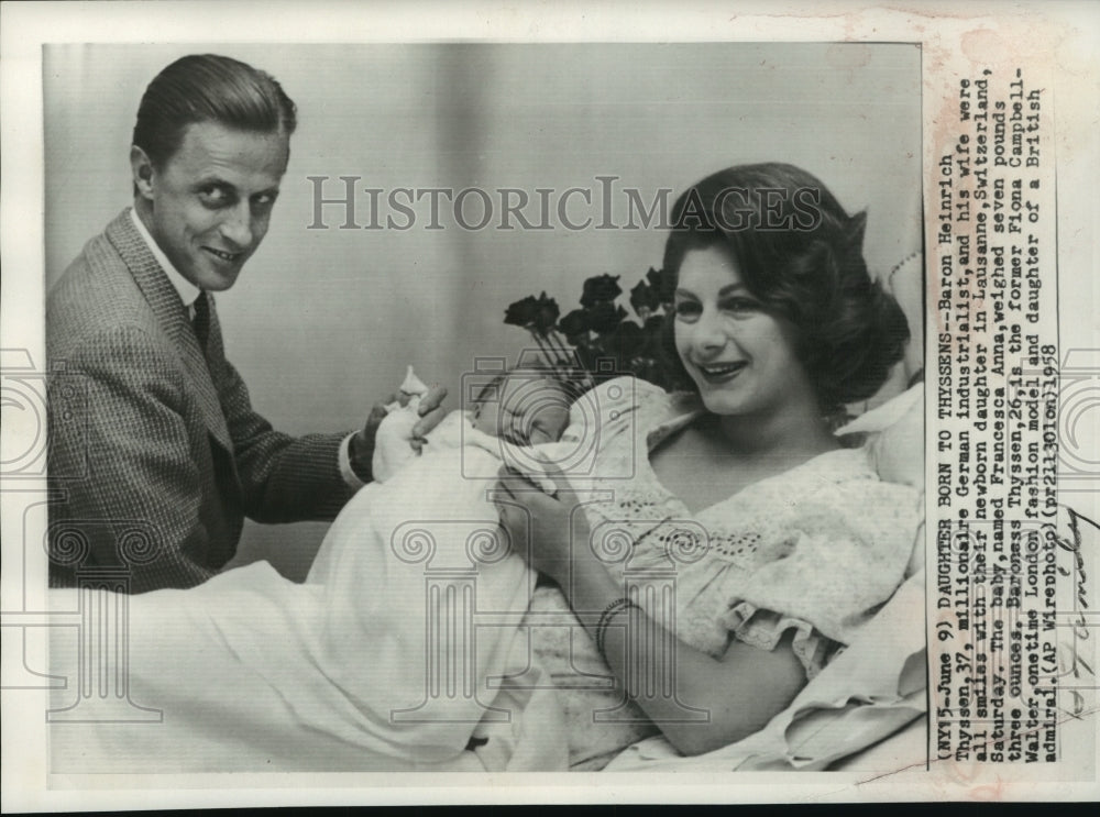 1958 Press Photo Baron Heinrich Thyssen with his wife and their newborn daughter- Historic Images