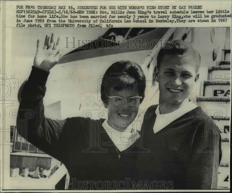 Load image into Gallery viewer, 1967 Press Photo Billie Jean King and husband Larry King - mjc21980
