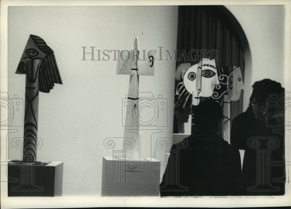 1968 Press Photo People at a Pablo Picasso exhibit - mjc22086- Historic Images