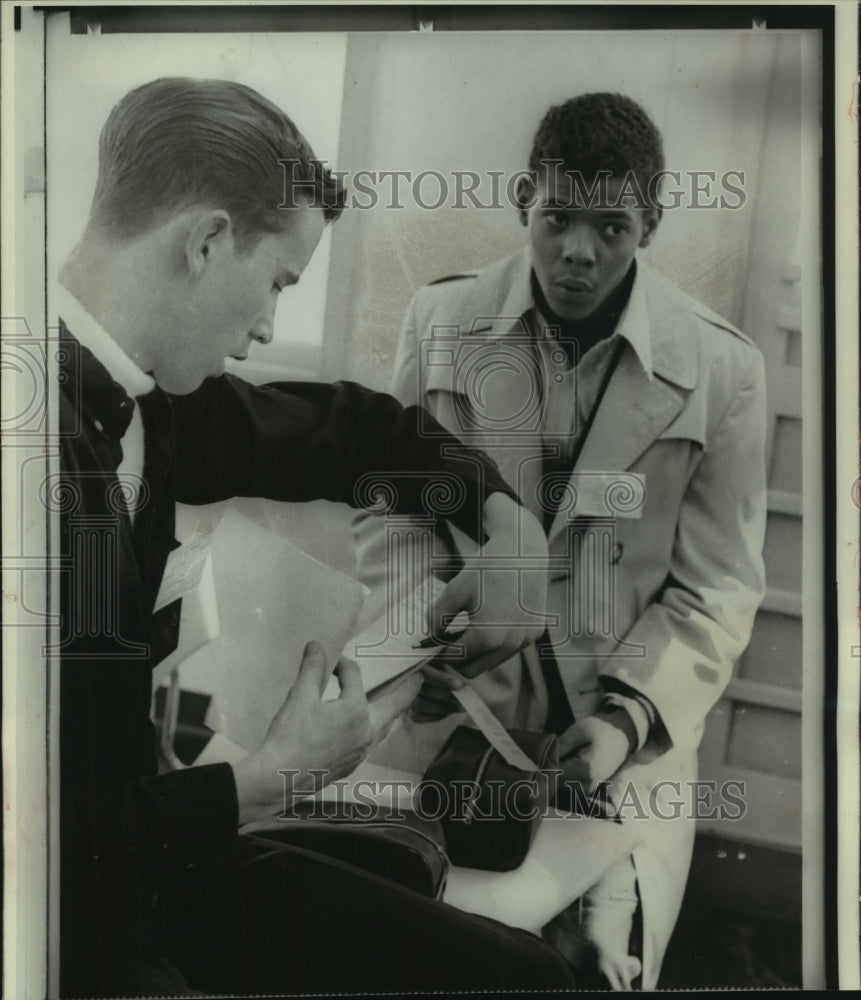 1963 Press Photo Steven Degner & Bruce Farmer, Camp McCoy Job Corps, Wisconsin