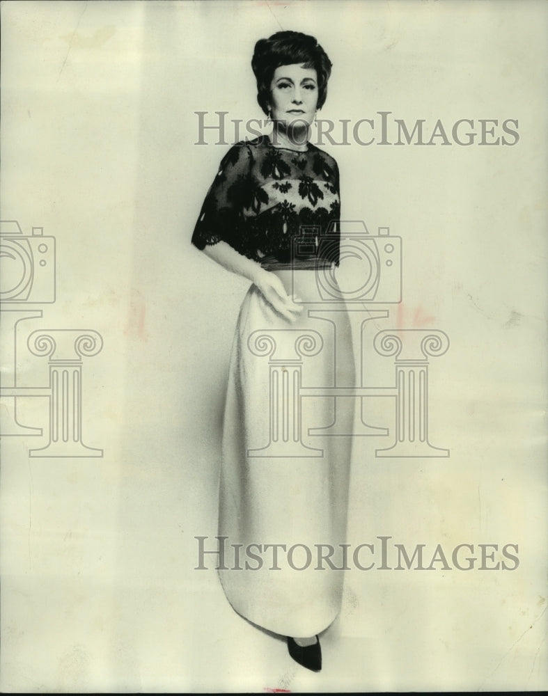 1964 Press Photo Dorothy Knowles, wife of Warren Knowles in gown for the ball.