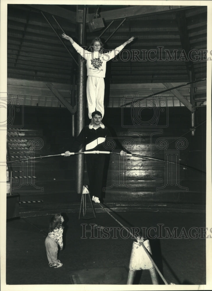1988 Press Photo Enrico and Debbie Wallenda practice high-wire act in Baraboo