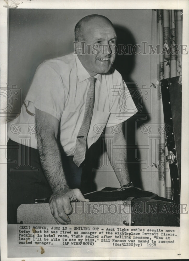 1958 Press Photo Detroit Tigers manager, Jack Tighe, packs bag in Boston- Historic Images