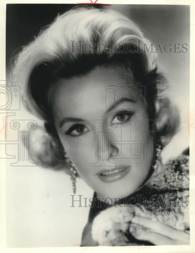 1962 Press Photo Dina Merrill is starring in a play on the east coast- Historic Images