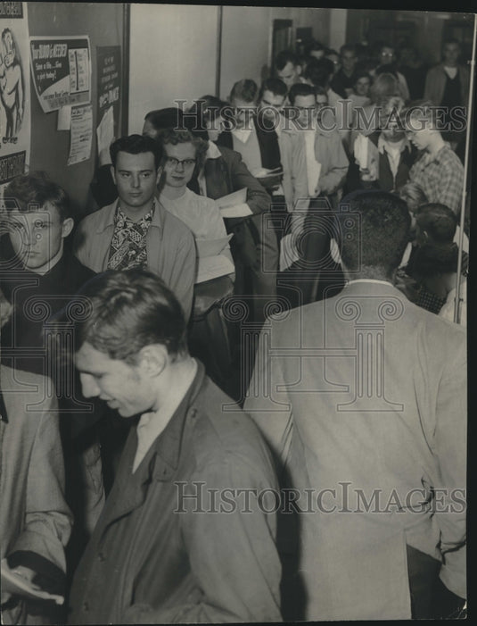 1941 Press Photo Freshmen at University of Wisconsin register for classes- Historic Images