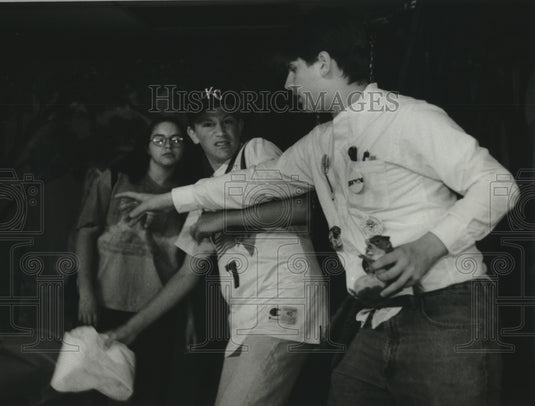 1994 Press Photo Dress rehearsal of Spanish play about man turned into dog- Historic Images