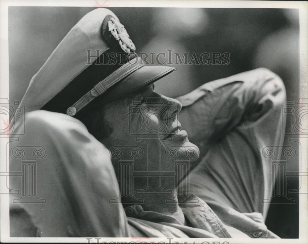 1963 Press Photo Actor Cliff Robertson contemplating his role.- Historic Images