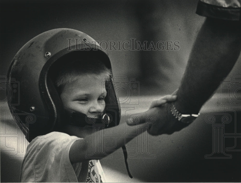 1988 Press Photo Little Driver participates in Soap Box Derby, New Berlin, WI- Historic Images