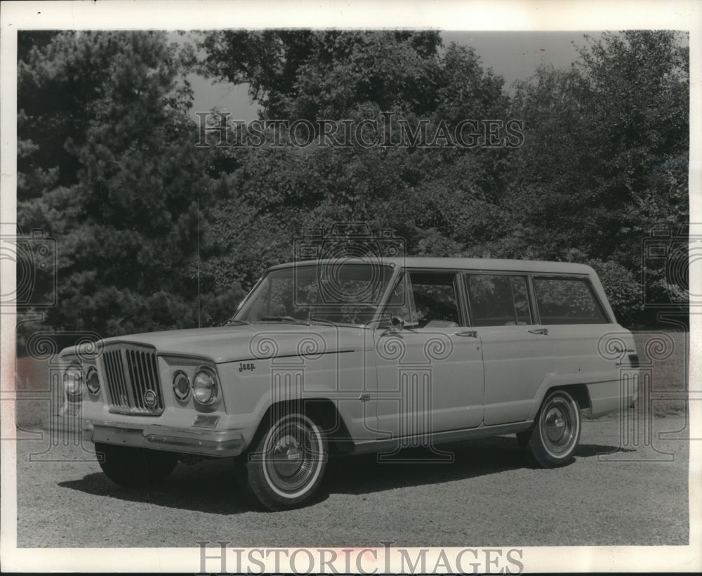 1962 Press Photo Willys Motors Incorporated Four Door Wagoneer Station Wagon- Historic Images