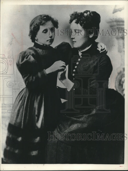 1965 Press Photo Anne Sullivan's Fingers 'Talk' To Palm Of Young Helen Keller- Historic Images