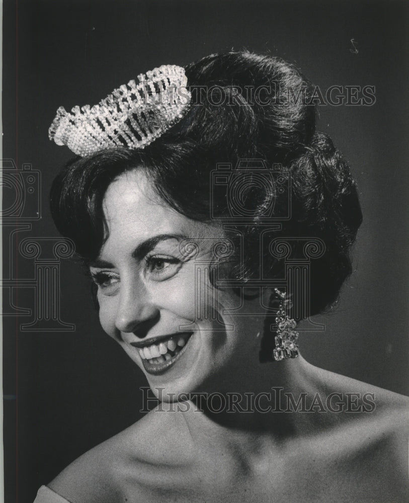 1963 Press Photo Mrs. Robert Sullivan is the current Mrs. Wisconsin - mjc24759- Historic Images