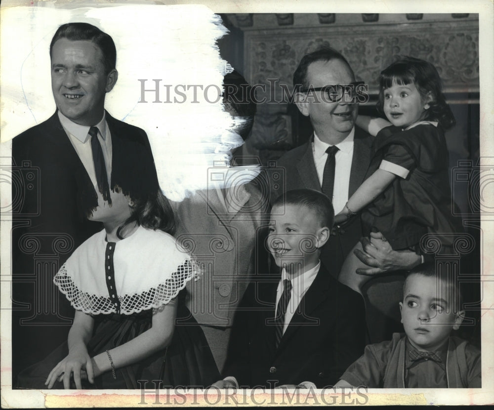 1963 Press Photo Mrs. Robert Sullivan &amp; family meet Governor Reynolds, Wisconsin- Historic Images