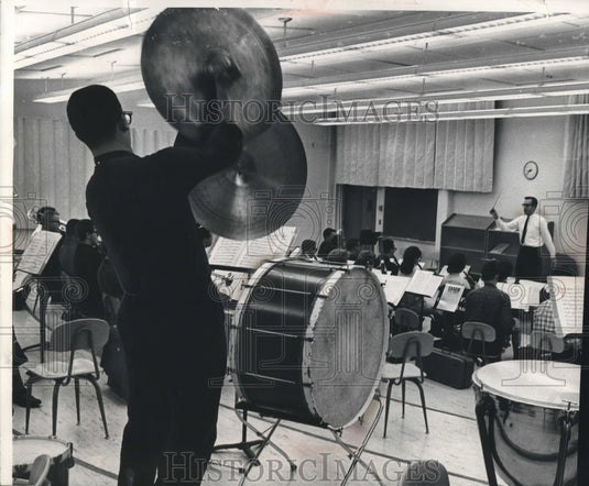 1963 Press Photo Practicing Musicians Prepare For Free Program At UW-Milwaukee- Historic Images