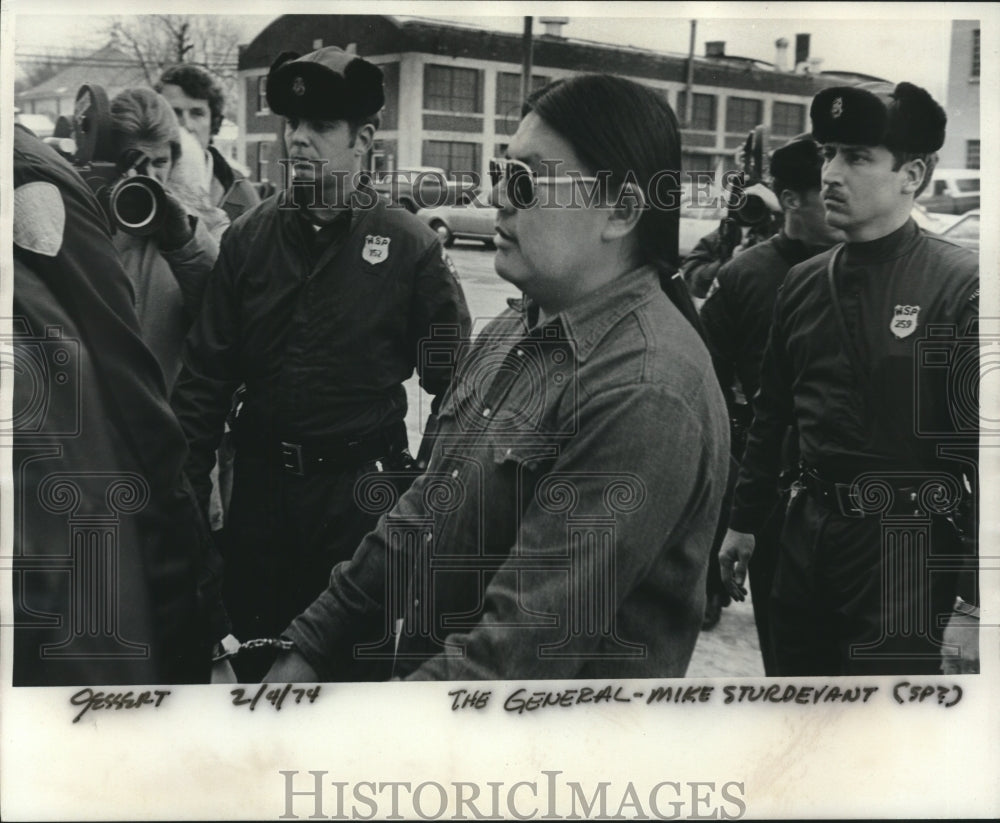 1974 Press Photo General Michael E. Sturdevant Gets Taken In - mjc25912