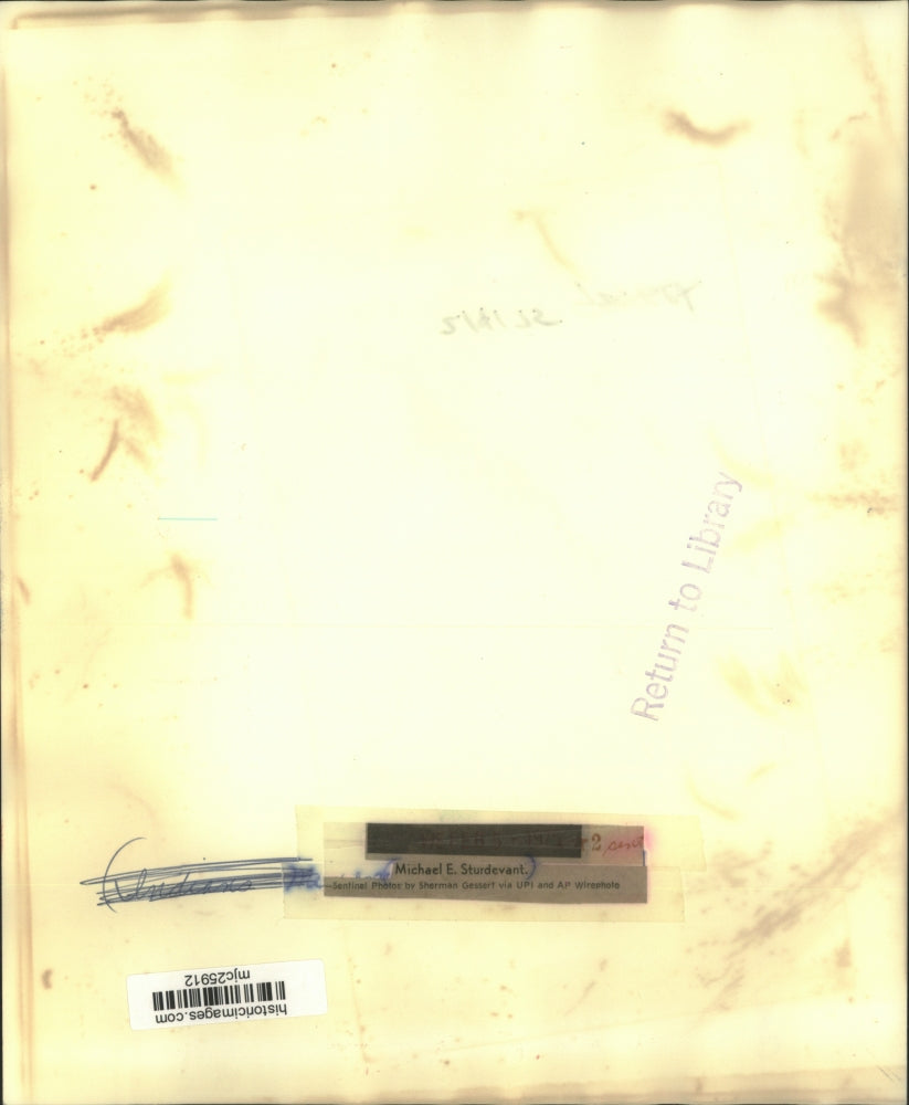 1974 Press Photo General Michael E. Sturdevant Gets Taken In - mjc25912