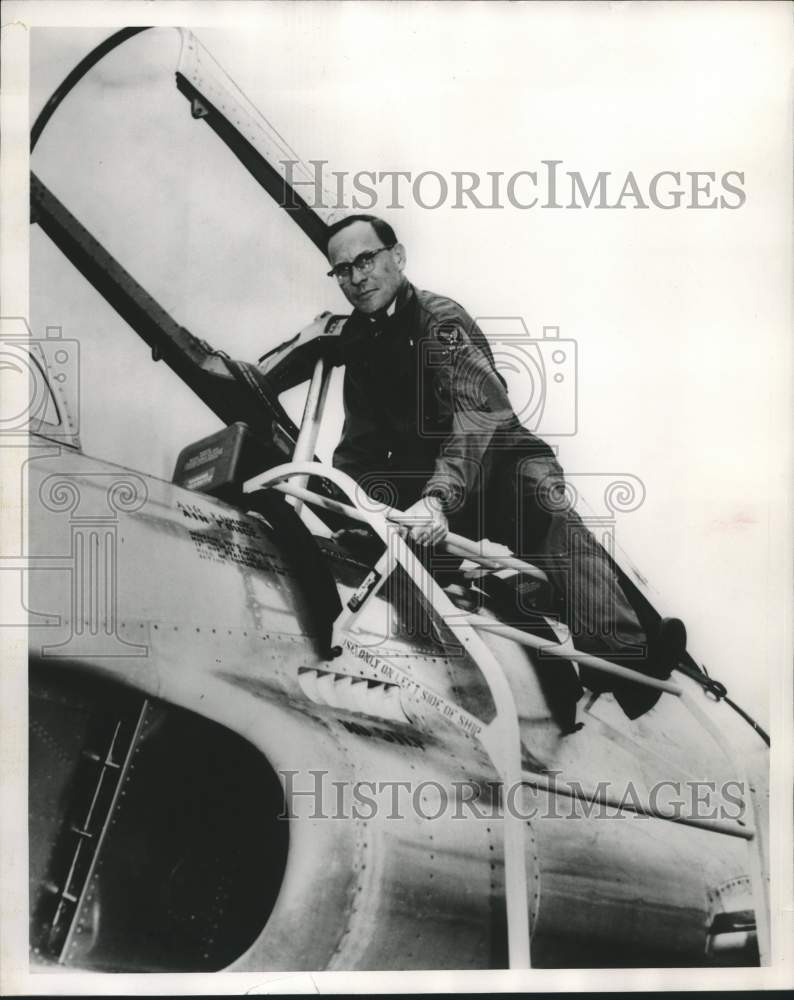 1955 Press Photo Robert Riordan- Historic Images