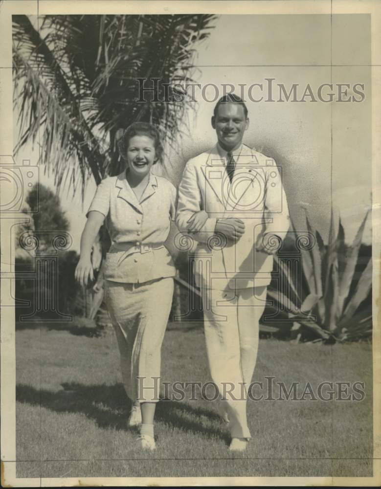 Load image into Gallery viewer, 1936 Press Photo A. Clayson Swallow &amp; Mary Elizabeth Armstrong, Palm Beach
