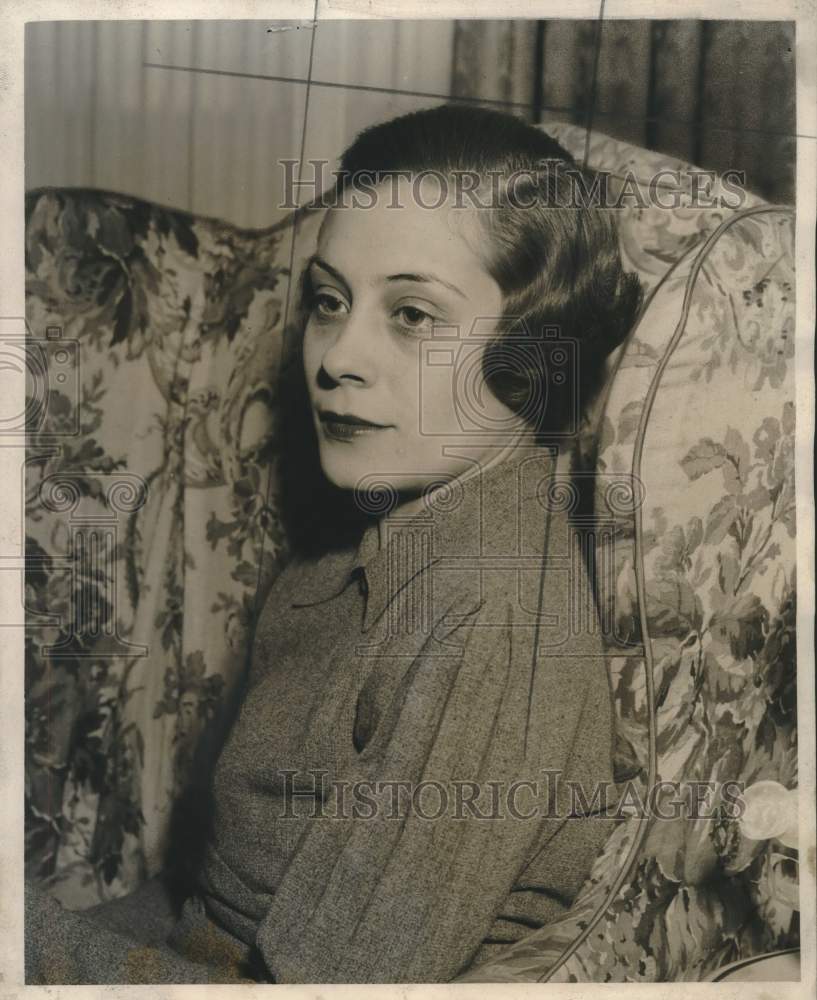1934 Press Photo Mrs. John Stratton-Junior League telephone squad for used books