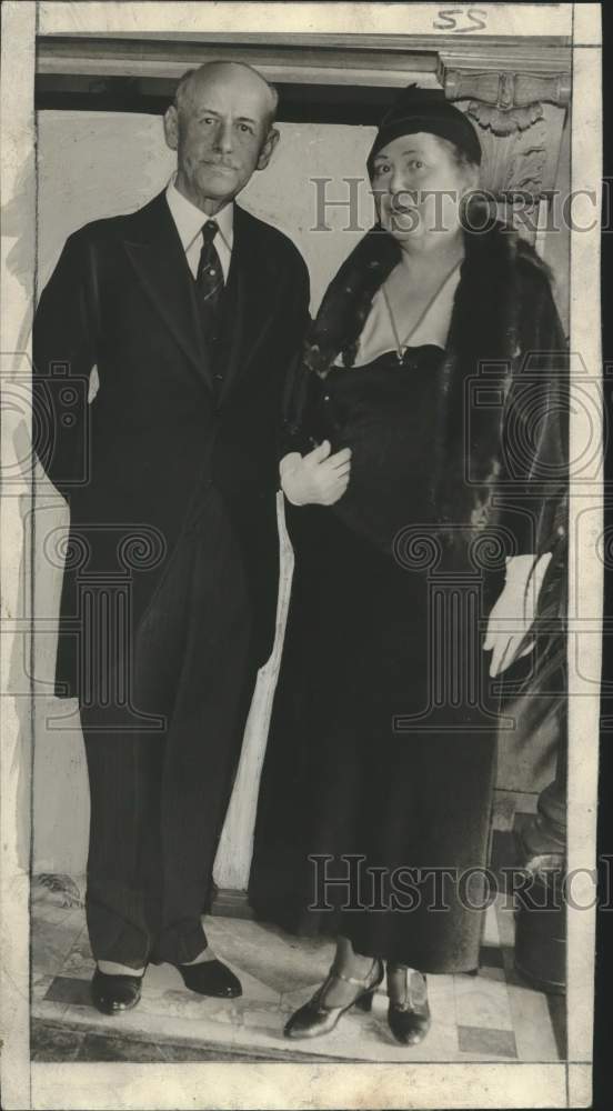 1933 Press Photo Wisconsin Governor Albert G. Schmedeman & wife - mjc26070