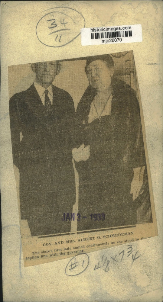 1933 Press Photo Wisconsin Governor Albert G. Schmedeman & wife - mjc26070
