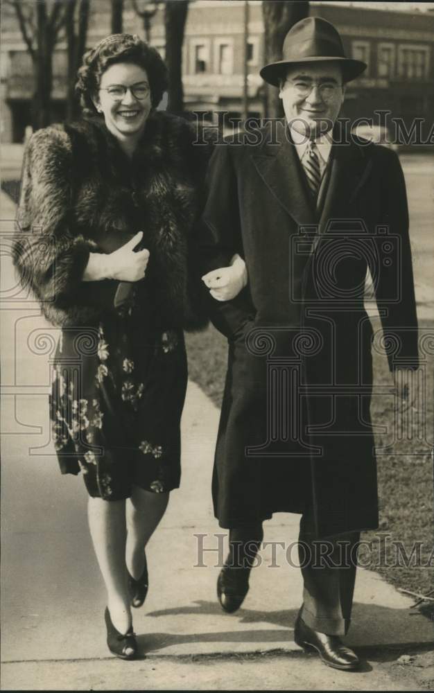 1942 Press Photo Mr. and Mrs. Frederick P. Stratton - mjc26081- Historic Images