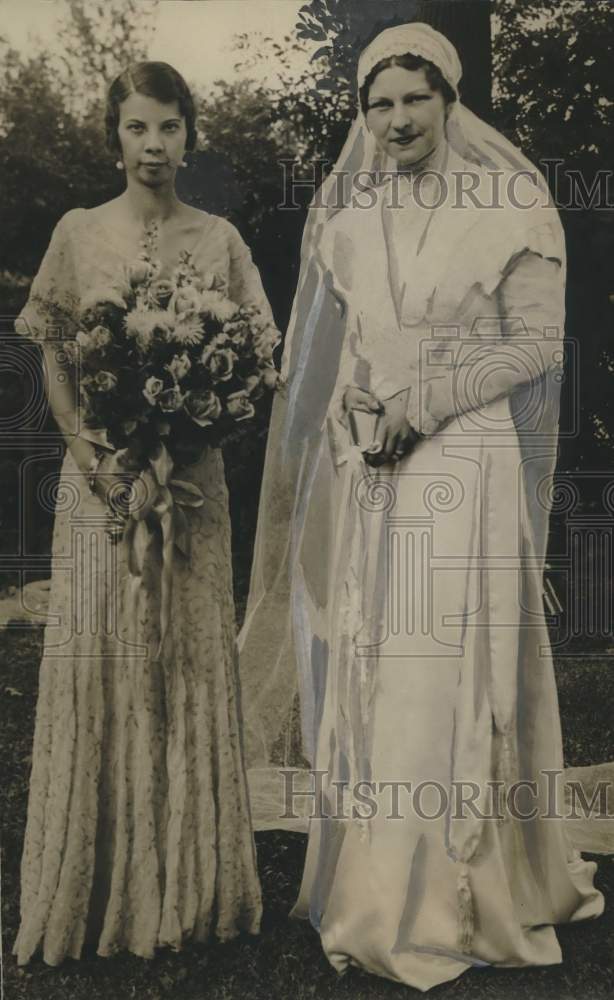 Load image into Gallery viewer, 1932 Press Photo Jean Stotzer on her wedding day &amp; Frances Meadows, Wisconsin
