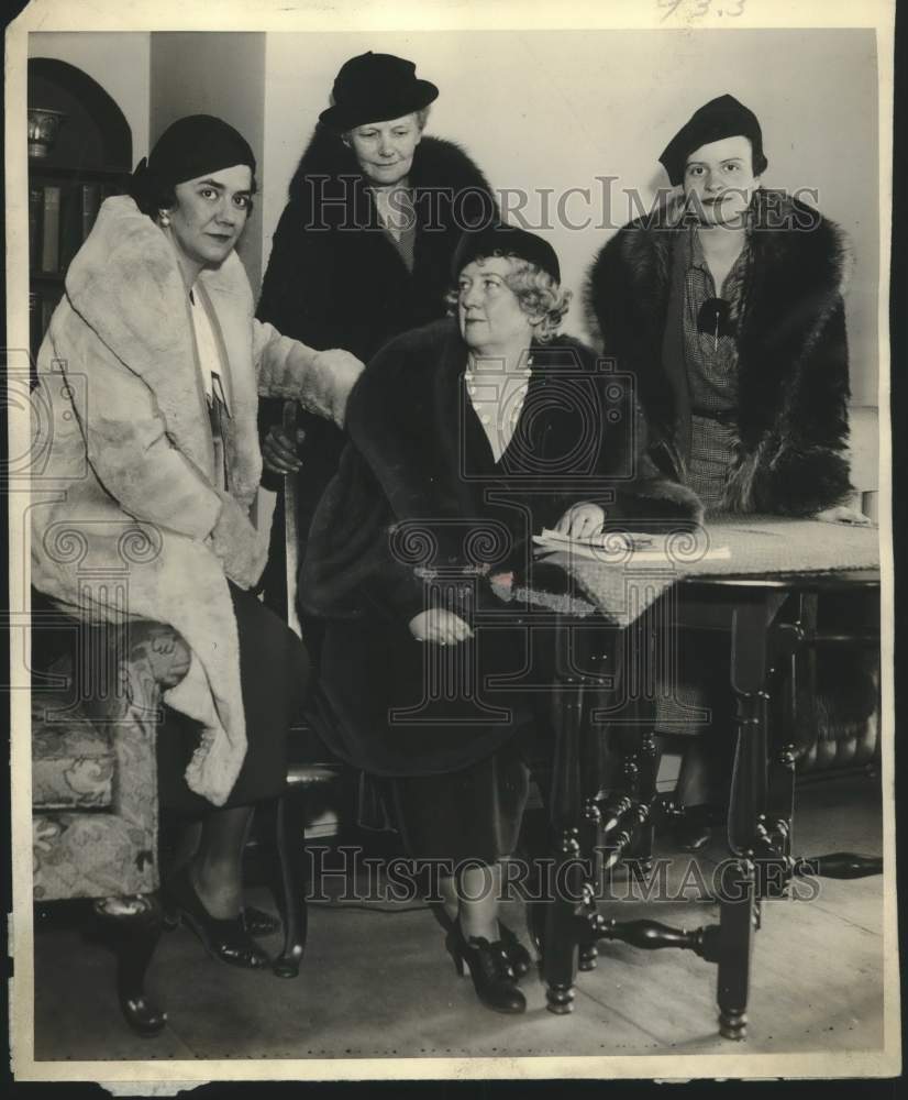 1934 Press Photo Mrs. Edward S. Tallmadge and others Women's Crusade Milwaukee