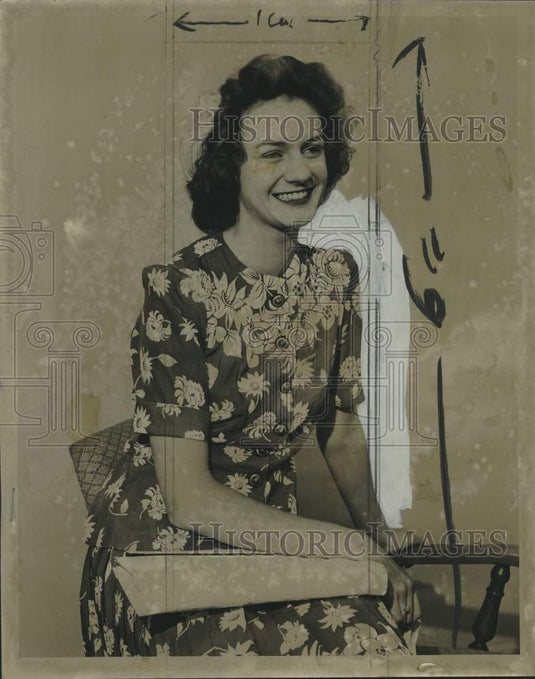 1944 Press Photo Miss Dorothy Mahlstedt at Naval Academy in Annapolis, MD.- Historic Images
